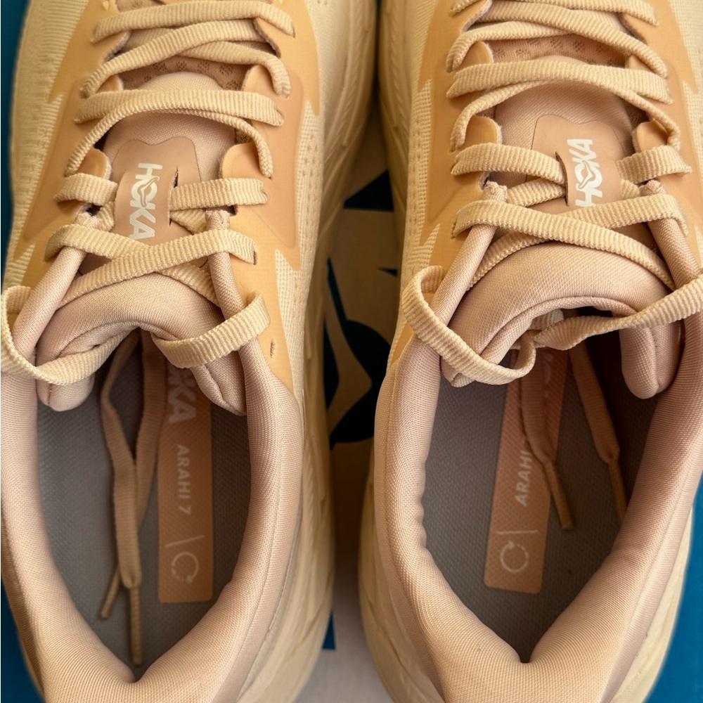 Hoka Vanilla Cream Arahi 7  Size 8 1/2 - Picture 5 of 7